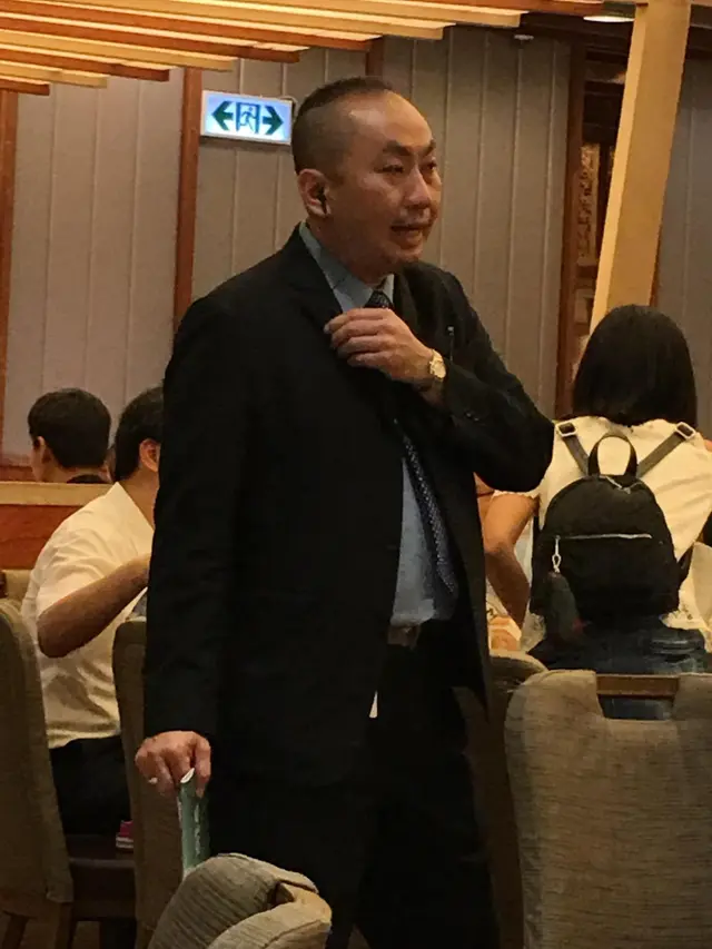 男經理(西服沒有別上名字)，有禮、親切、勤快、以客為本的服務態度一定要表揚！ 