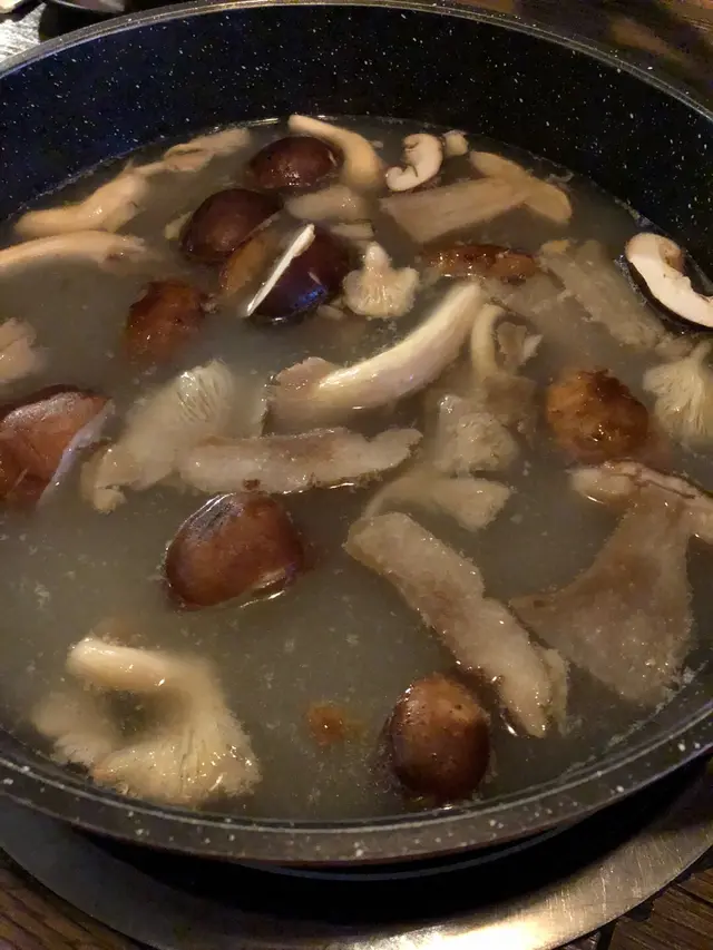 鮮牛肝菌昆布湯