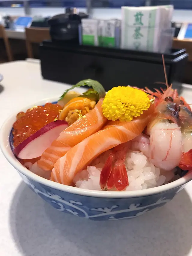 大推金の刺身丼