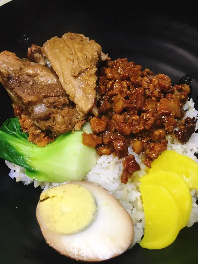 豬軟骨鹵肉飯