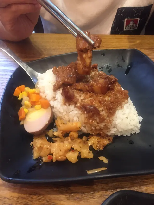 滷肉飯大