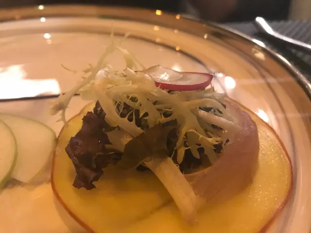 Starter：阿拉斯加蟹肉青蘋果柚子沙律配日本青森蘋果JELLY