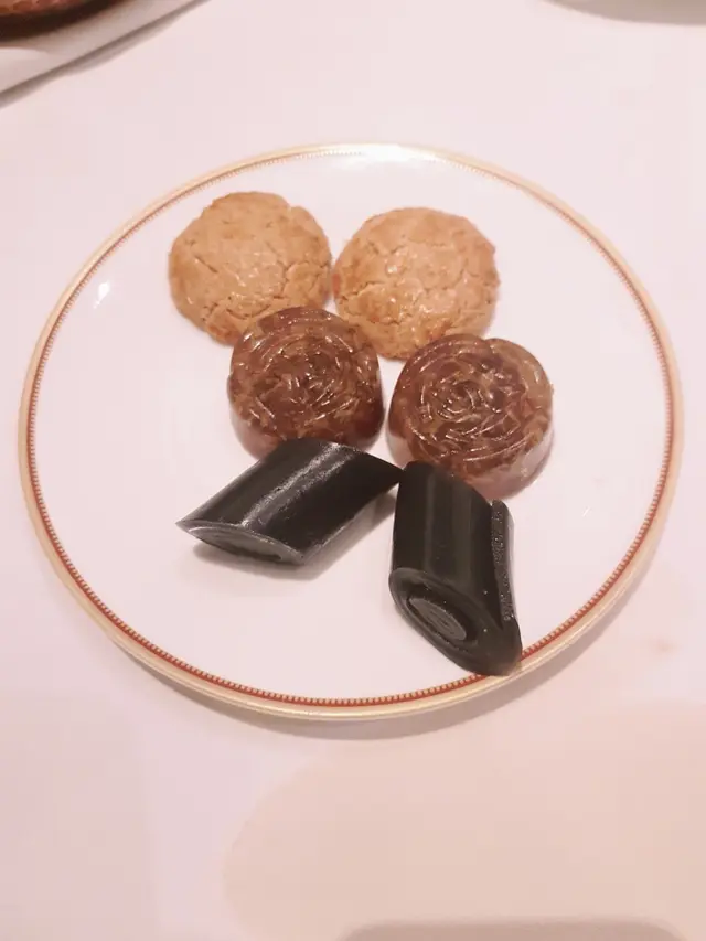 芝麻卷, 核桃餅, 桂花紅豆糕