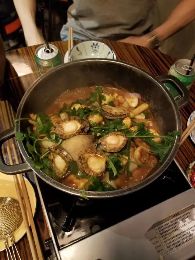 招牌鮑魚麻辣雞煲