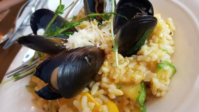 青口唔新鮮，意飯太軟