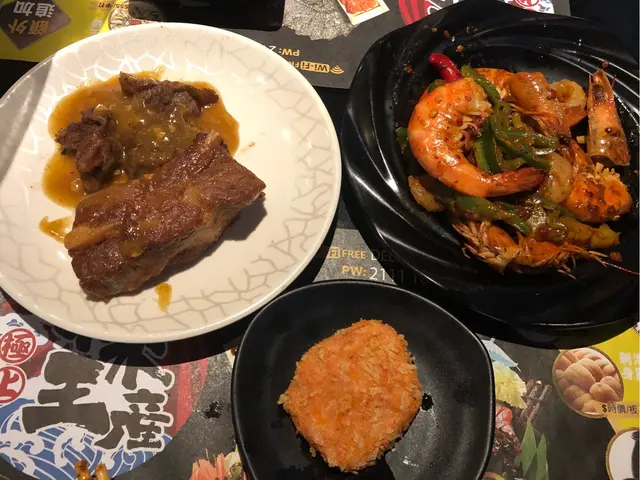 BB豬仔骨，泰式炒辣蝦，炸蝦餅