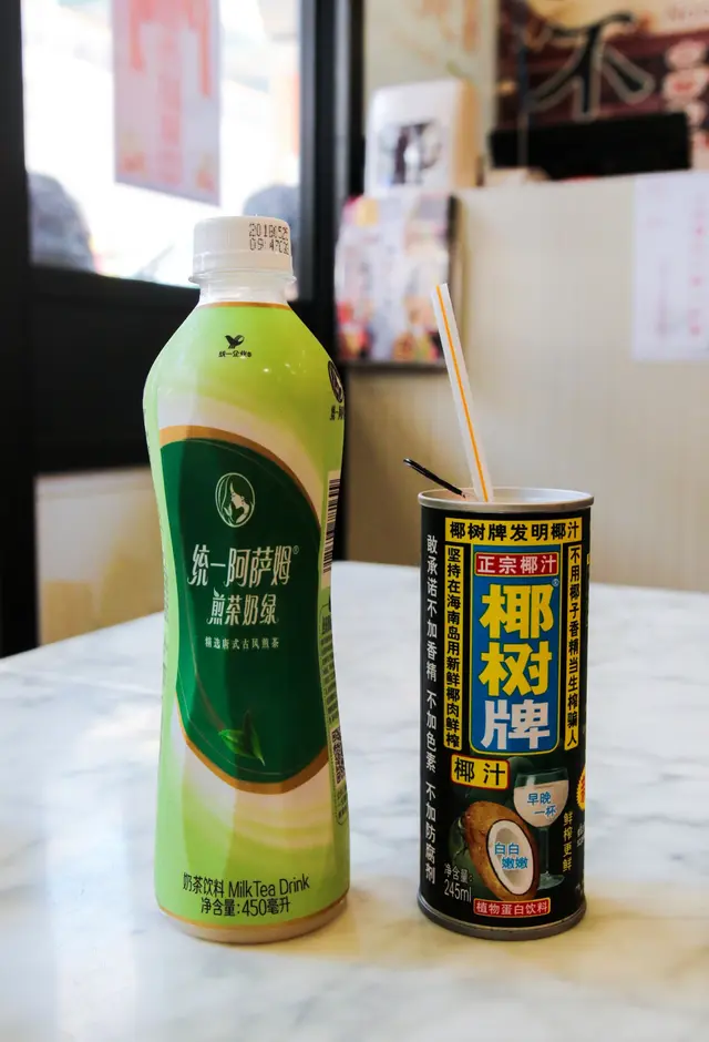 抹茶奶茶及椰子汁
