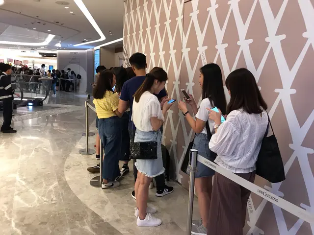 品嚐完班戟,便看到店內長長的人龍