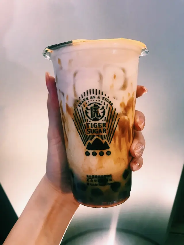 賣相😢  d老虎紋去晒邊度？    味道👌🏻  老實講有少少失望，唔知係咪我叫錯野，飲頭幾啖係有黑糖味，都唔錯，但之後就得返鮮奶味，冇咩特別☹️  d珍珠又冧，同傳統好QQ既珍珠好大分別，下次可能試另一間分店，聽朋友講好飲好多