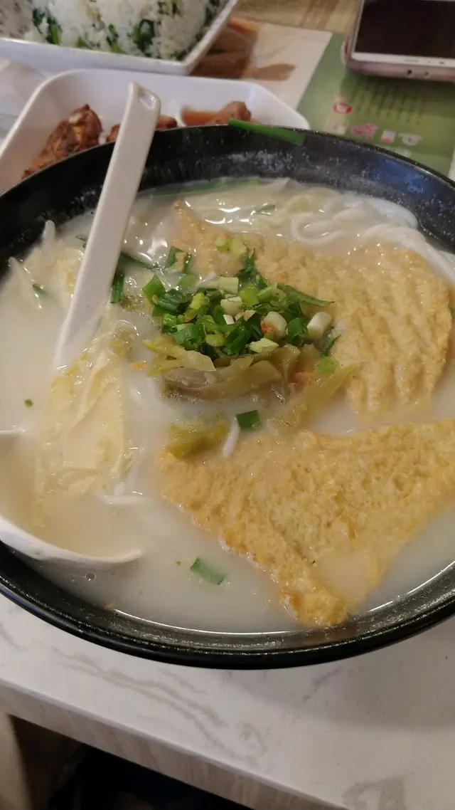 腐皮魚湯米線