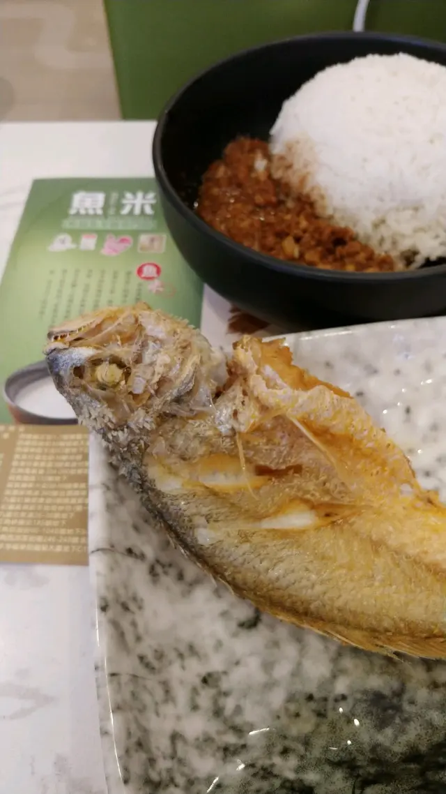 煎黃花魚鹵肉飯