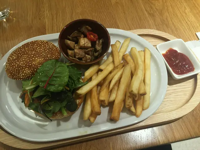 和風沙律汁大蘑菇漢堡