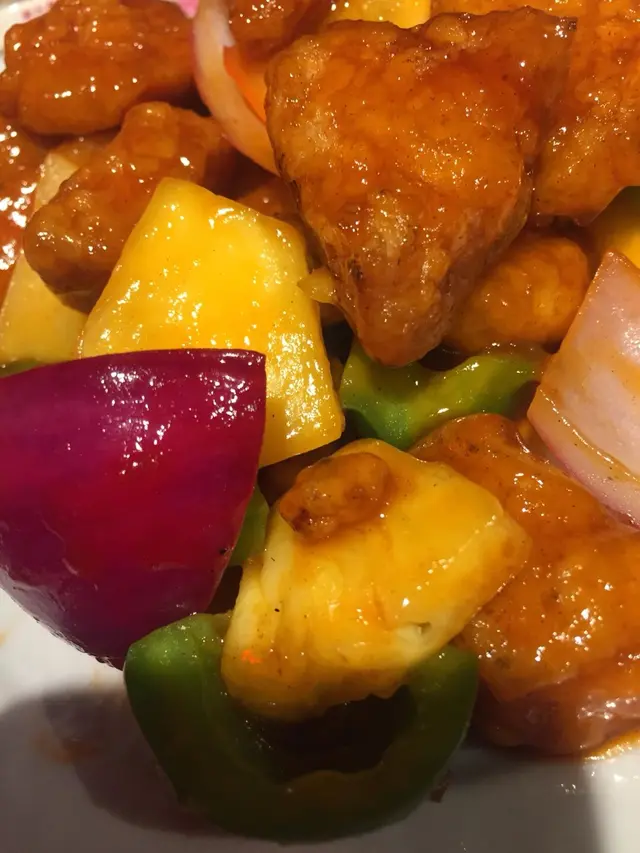 菠蘿食得出係鮮菠蘿...啲肉唔會食到成口粉！