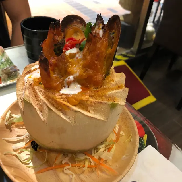 劈開椰青見海鮮