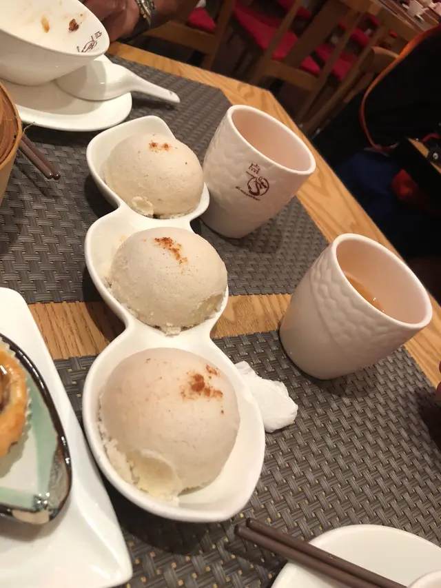 雪影金腿叉燒包