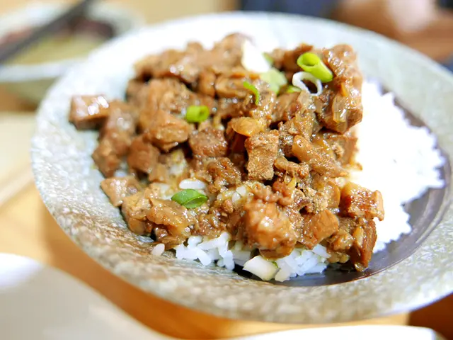 吉列豬扒肉燥飯