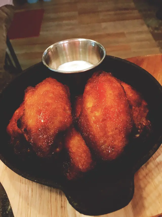 Tipsy雞翼配藍芝士腐乳醬