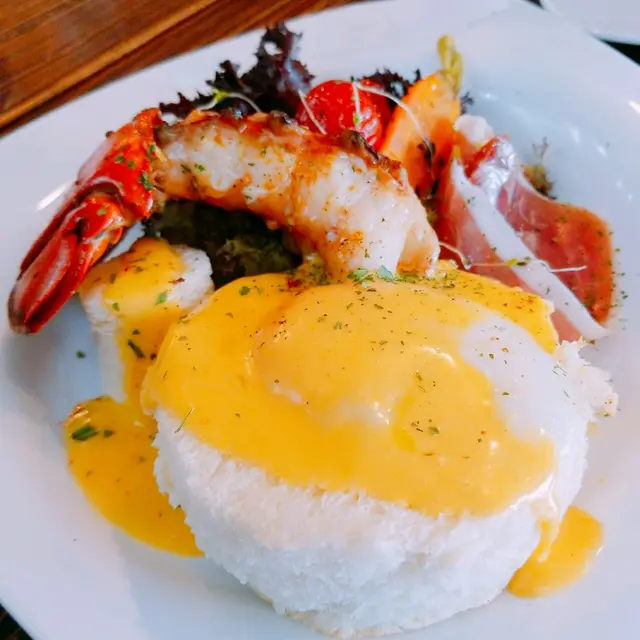 Lobster Egg Benedict