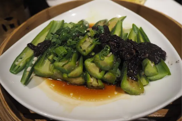 欖角肉崧蒸秋葵