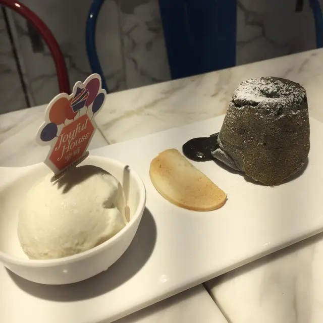 黑芝麻豆腐心太軟  (配豆腐雪糕) 