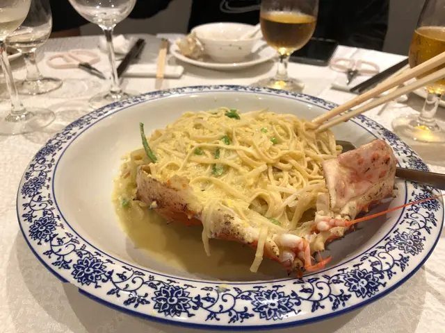 阿拉斯加長腳蟹汁炆伊麵