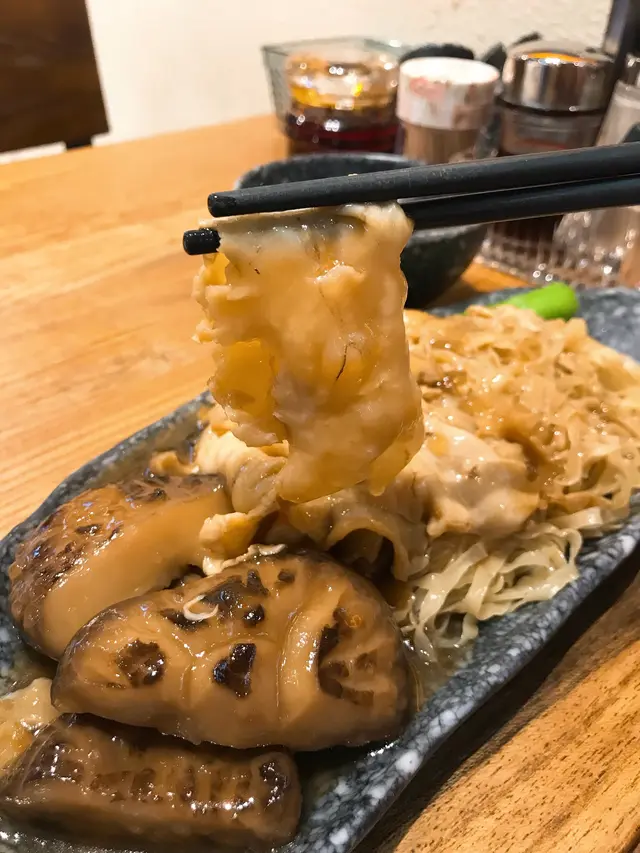 招牌花膠蠔汁撈麵