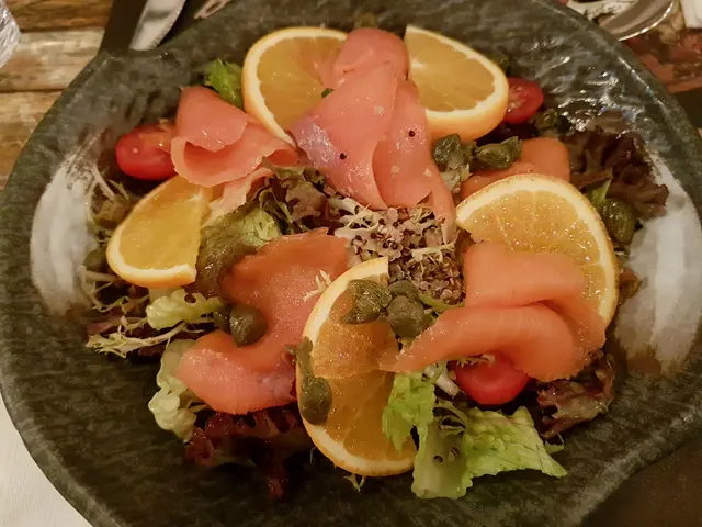 煙三文魚藜麥沙律