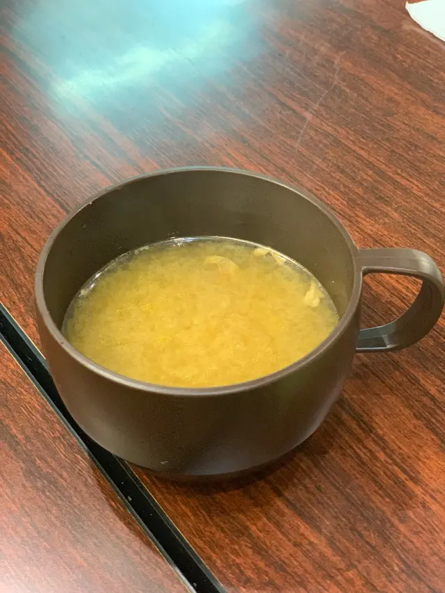 麵豉湯入面有蔬菜,味道帶有少少甜