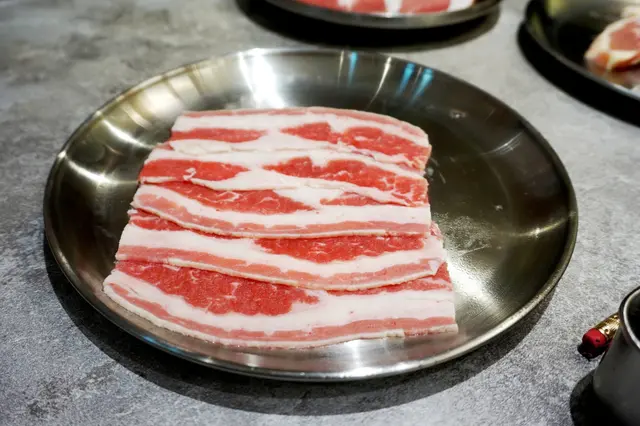 黑毛豬