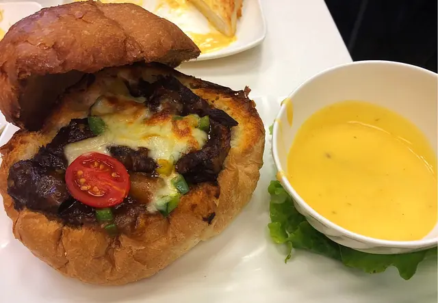 焗安格斯牛腩保齡球