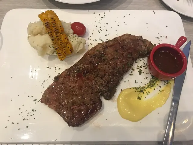 美國安格斯西冷牛扒配燒汁