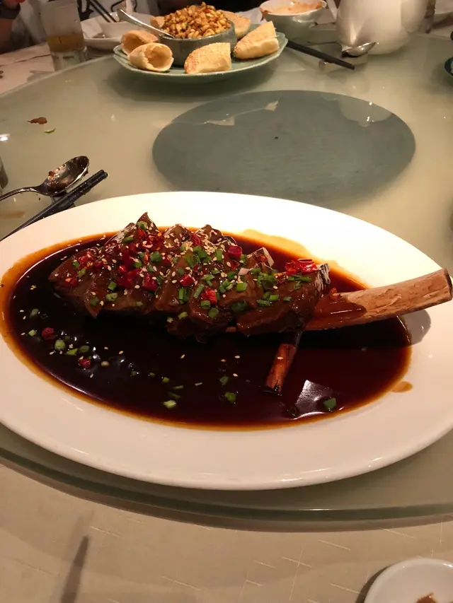 紅燒原條牛肋排