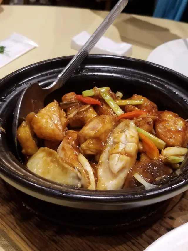 啫啫鮑魚雞煲