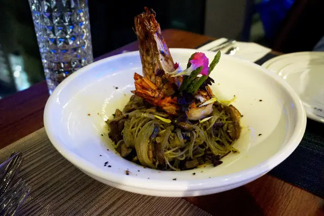 烤虎蝦伴香草醬天使麵