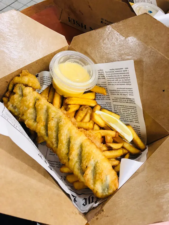 Signature  Fosh  and  Chips