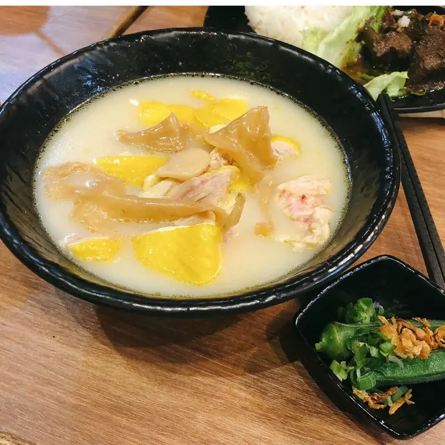 滑雞花膠雞湯粉皮