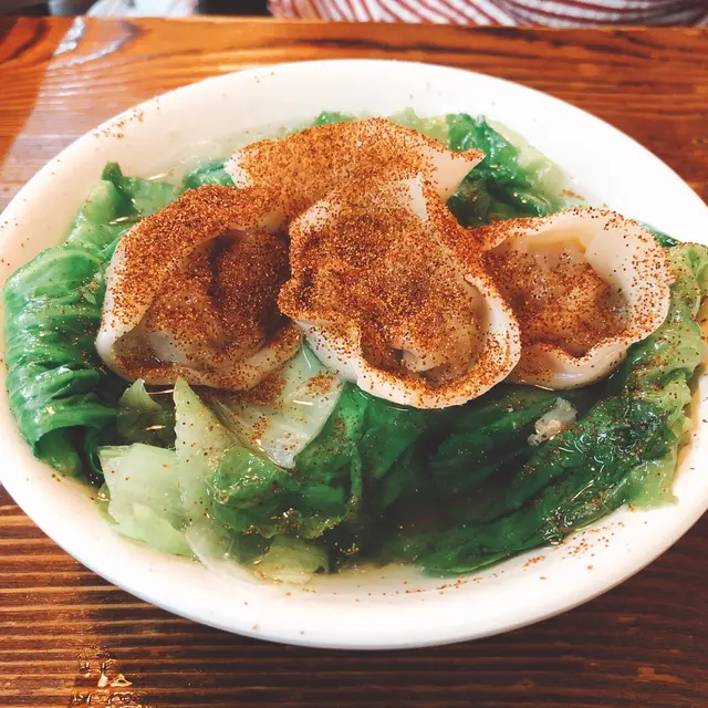 水餃皮薄肉多，蝦子香口