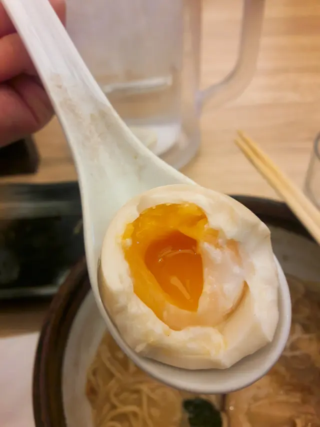 黑蒜油熟成濃湯拉麵的蛋