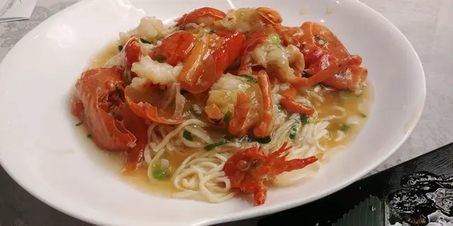 龍蝦肉彈牙, 帶點鮮甜味, 整體還不錯!