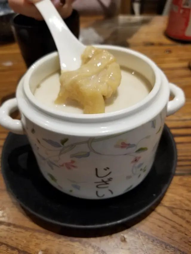 紅棗花膠燉鮮奶