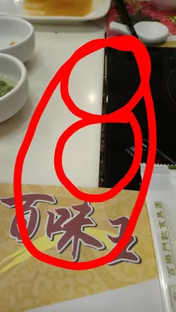 爐邊藏滿食物渣滓