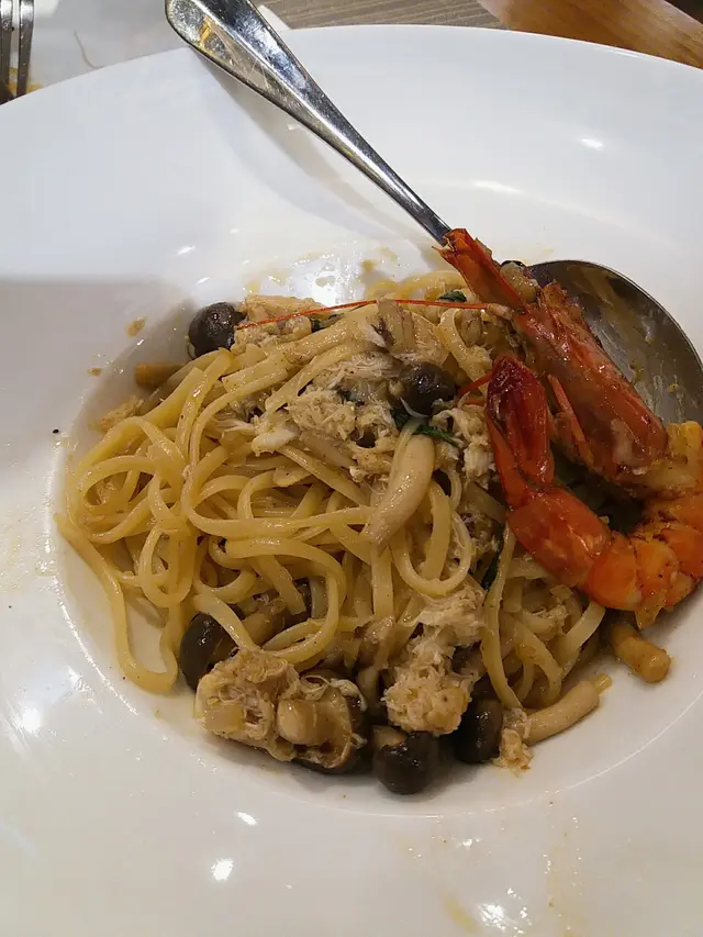 Butter Linguine with fresh crab mushroom, prawns, crab meat and white truffle oil
