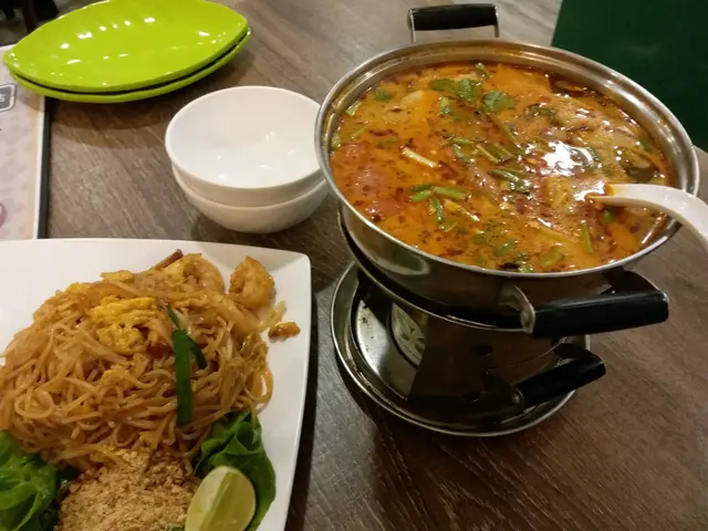 泰式炒金邊粉、冬陰公