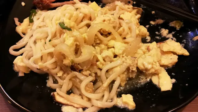 滑蛋鮮菇香脆雞翼撈烏冬