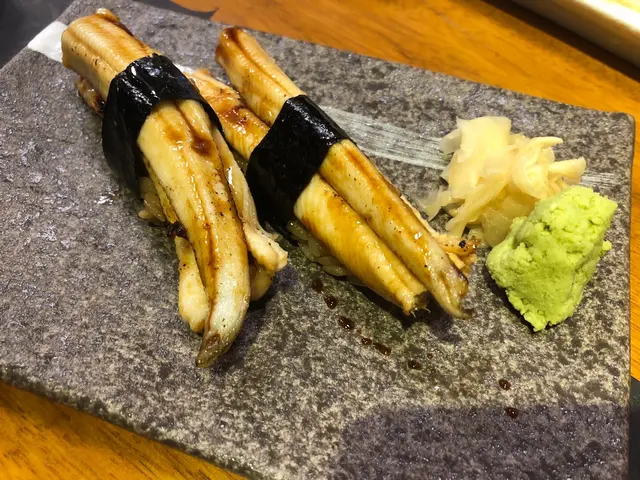 無法人工養殖嘅星鰻,又稱穴子, 肉質細嫩軟綿。