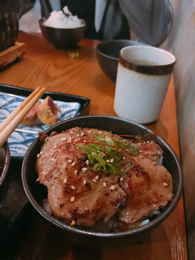 鹽燒牛肉丼