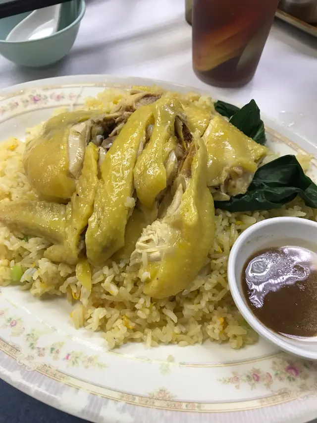鹽焗雞飯太鹹，但炒底有鑊氣