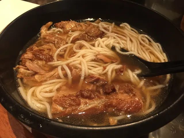 蜜汁豬軟骨米線