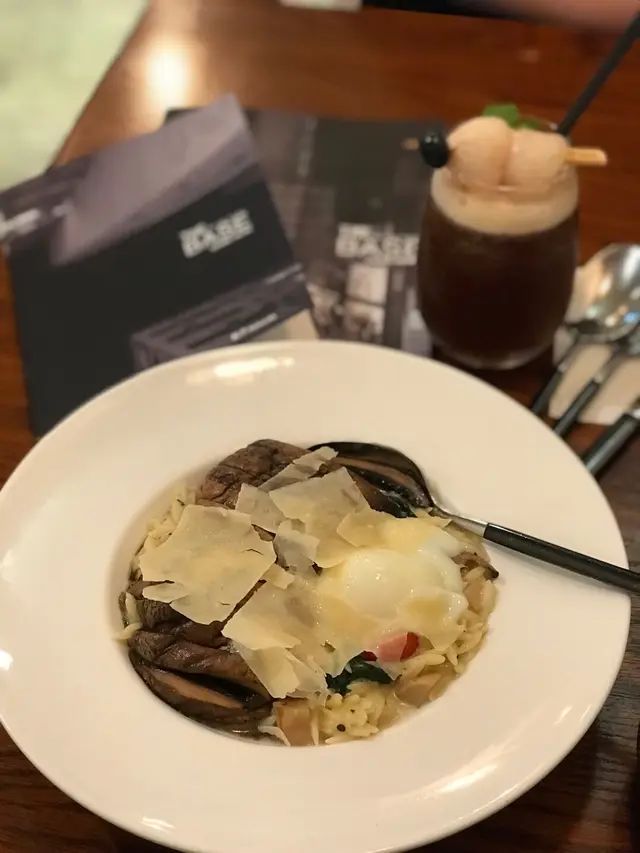 黑松露大啡菇雜菌米形粉配63度溫泉蛋 