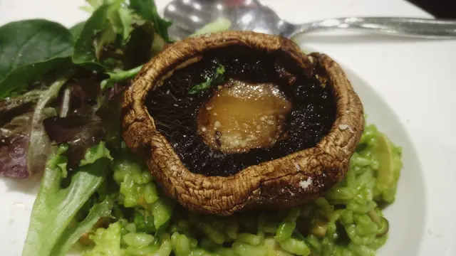 菠菜合桃野菌忌廉燴意大利飯伴香烤大啡菇